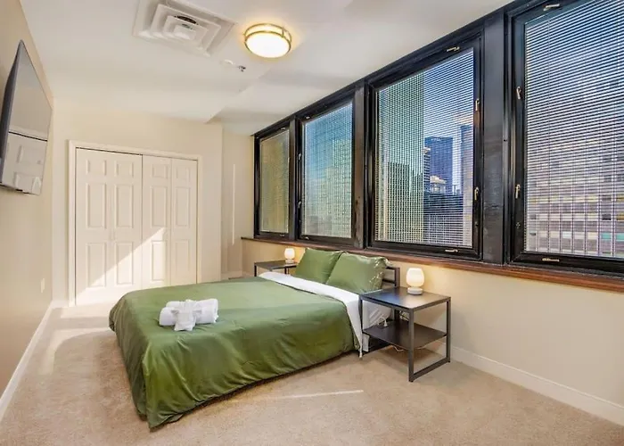 Apartment Luxe Views Prime Location 8th Floor Panoramic Views Fast Wifi 24-7 Gym Lounge Roku *