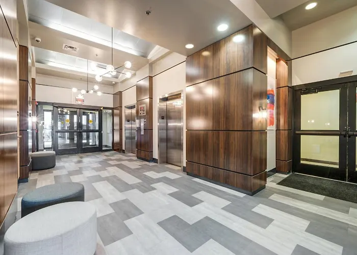 Luxe Views Prime Location 8th Floor Panoramic Views Fast Wifi 24-7 Gym Lounge Roku Apartment *