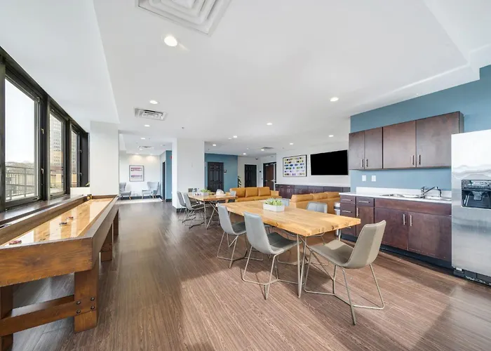 Apartment Luxe Views Prime Location 8th Floor Panoramic Views Fast Wifi 24-7 Gym Lounge Roku *