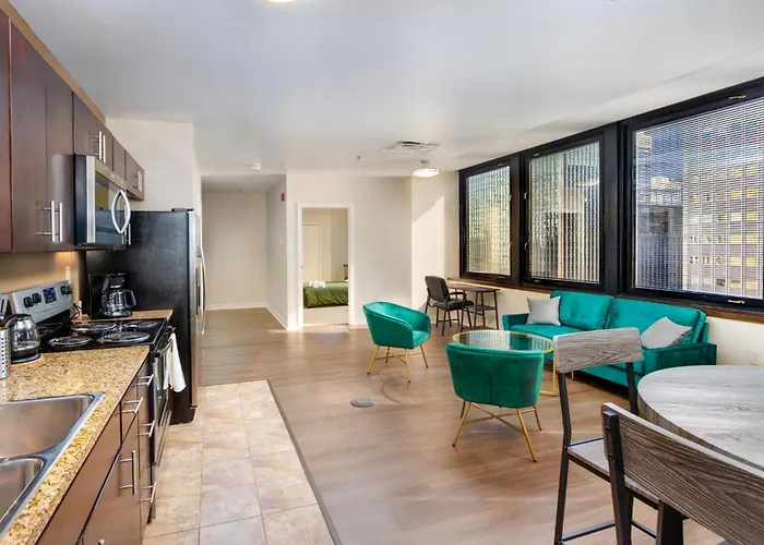 Luxe Views Prime Location 8th Floor Panoramic Views Fast Wifi 24-7 Gym Lounge Roku Apartment *